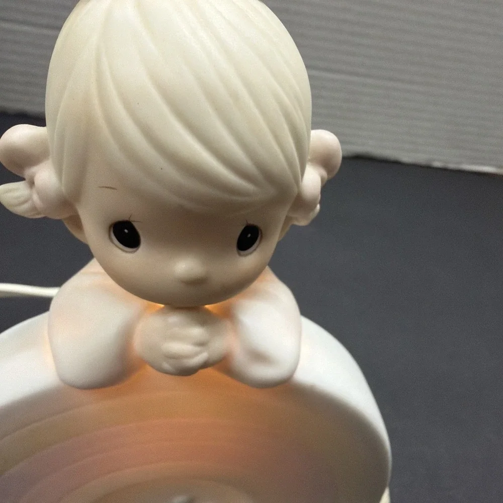 1985 Precious Moments God Bless You with Rainbows Night Light #16020